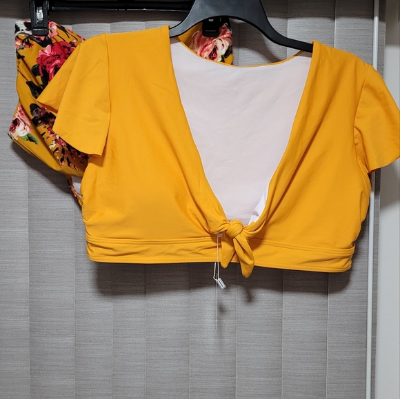 NWT/ COCOSHIP CROP TOP - Picture 3 of 6